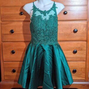 Emerald Green Lace Cocktail Prom Dress Size 4 Criss Cross Back Satin Skirt